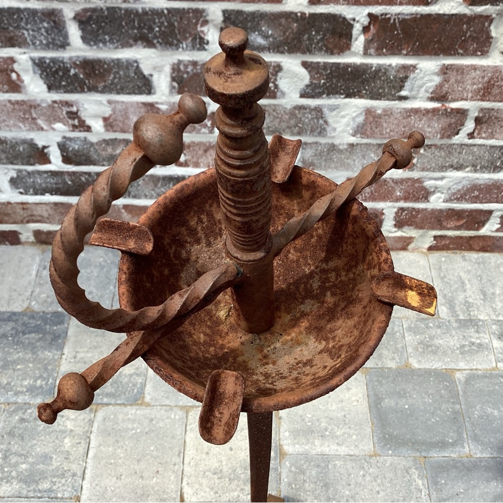 Vintage - Sword Styled Ashtray - Extremely Unique - Free Standing - Rustic Metal - Picture 6 of 11